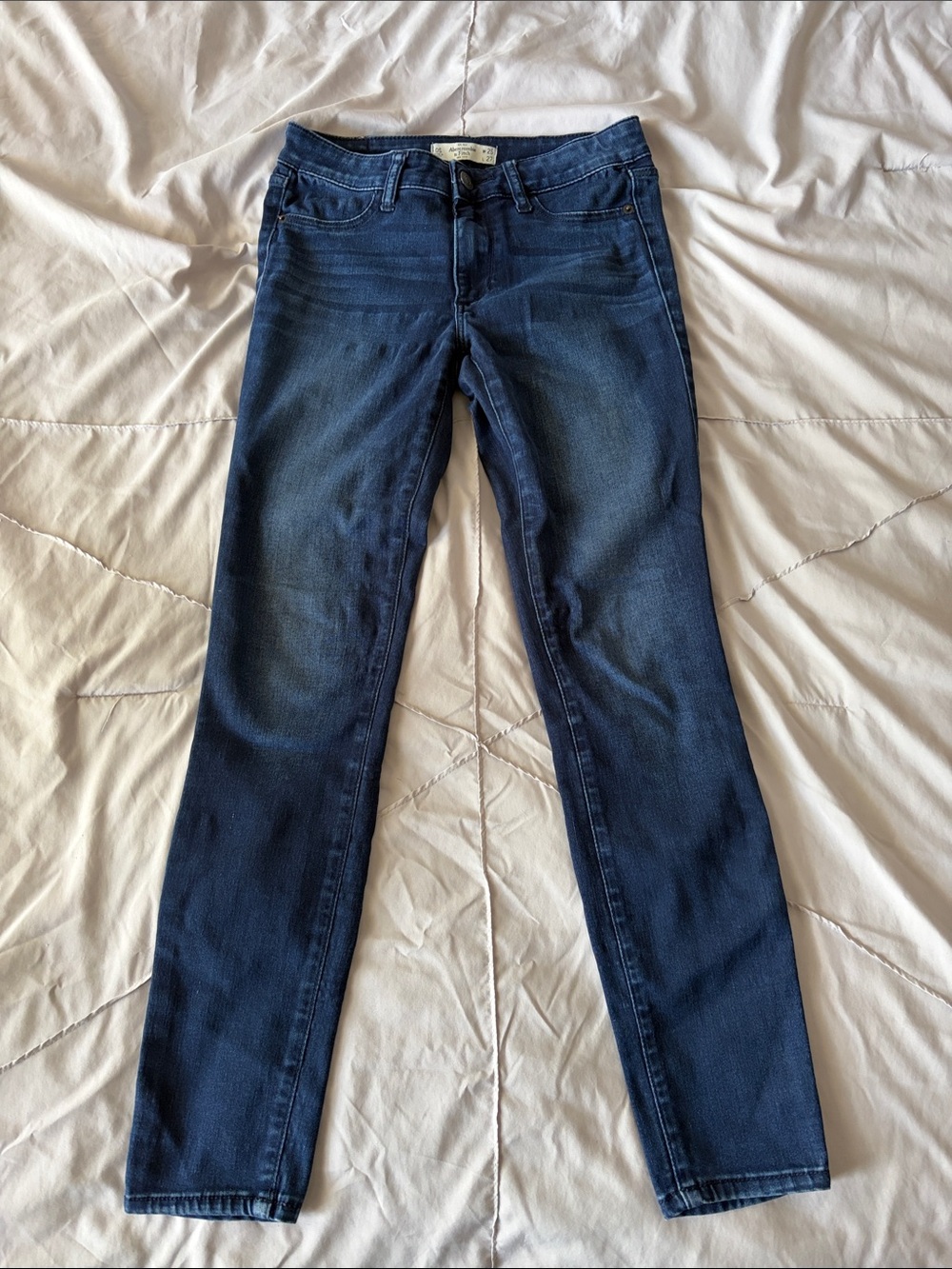 Abercrombie & Fitch Dark Wash Skinny Jeans Size 0S, W25, L27